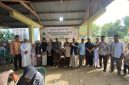Sejumlah anak yatim mendapat santunan dalam peringatan Maulid Akbar Kecamatan Samalanga di Masjid Besar Samalanga, Selasa (25/8) pagi.
