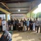 Sejumlah anak yatim mendapat santunan dalam peringatan Maulid Akbar Kecamatan Samalanga di Masjid Besar Samalanga, Selasa (25/8) pagi.