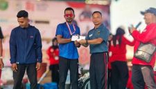 Pelatih dan atlit PASI Bireuen meraih juara III lomba Marathon Dewantara 10K, Minggu (23/8).