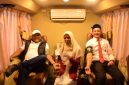 Bupati Bireuen, H Mukhlis ST dan Pemimpin Bank Aceh Syariah Cabang Bireuen, Fery Kurniawan mendonorkan darah, Kamis (6/8)