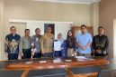Wakil Rektor II Umuslim Peusangan Bireuen, Dr Sonny Muhammad Ikhsan Mangkuwinata, SE.,MSi dan Dekan Fakultas Ilmu Komputer  dan Teknologi Informasi USU Medan, Dr Maya Silvi Lydia, B.Sc.,M.Sc teken MoU, Rabu (30/7).