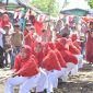 Ibu-ibu TP-PKK dan Kader Posyandu Gampong Kecamatan Simpang Mamplam ikut lomba tarik tambang, di objek wisata pantai Blang Kijue, Gampong Rheum Baroh, Kamis (13/8) siang.