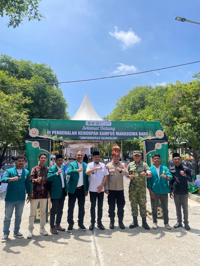 Kegiatan Pengenalan Kehidupan Kampus bagi Mahasiswa Baru (PKKMB) Universitas Almuslim Peusangan tahun 2026, resmi dimulai dihalaman Kampus Timur, Rabu (26/8) pagi.