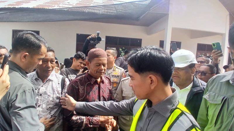 Wapres Gibran Raka berinteraksi dengan masyarakat Jangka