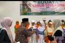 Anak-anak didampinggi guru Pendidikan Anak Usia Dini (PAUD) ikuti Festival Ranup Seulason di Aula Universitas Almuslim Peusangan, Rabu (12/8).