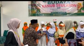 Anak-anak didampinggi guru Pendidikan Anak Usia Dini (PAUD) ikuti Festival Ranup Seulason di Aula Universitas Almuslim Peusangan, Rabu (12/8).