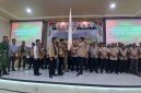 Bupati Bireuen, Ir H Mukhlis, ST didampingi pejabat terkait, menyerahkan SK dan bendera pataka ke pengurus Korcam Tani Indonesia Bireuen, di Aula Hotel Bireuen Jaya, Kamis (24/9) siang.