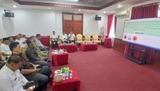 Sekdakab Bireuen, Ismunandar, MT memimpin Rapat Koordinasi Perpanjangan Masa Transisi Darurat ke Pemulihan Pasca Bencana, di Aula Pendopo Bupati, Jumat (4/9) siang.