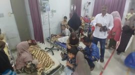 Sejumlah siswa SMAN 1 Kuala dirawat di IGD RSUD dr Fauziah Bireuen diduga keracunan MBG, Kamis (17/9) siang.