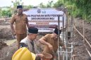 Bupati Bireuen, Ir H Mukhlis ST melakukan ground breaking gedung kantor haji dan umrah Bireuen, Selasa (15/9)