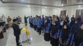 Bupati Bireuen, Ir H Mukhlis, ST melantik dan mengambil sumpah/janji jabatan 34 kepala UPTD TK, SD dan SMP di Aula Disdikbud, Senin (14/9) siang.