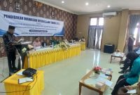 Wakil Bupati Bireuen, Ir H Razuardi, MT menyampaikan sambutan diantara Kebangpol di Opprom Setdakab, Kamis (24/9) pagi.