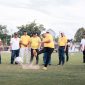 Bupati Bireuen, Ir H Mukhlis ST melakukan tendangan perdana di Ruang Terbuka Hijau Cot Gapu, Minggu (27/9) menandai dimulainya turnamen sepak bola antar kecamatan memperingati HUT ke 27 Kabupaten Bireuen.