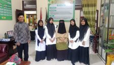 Mahasiswa melaksanakan kegiatan Pengenalan Lapangan Persekolahan (PLP) 1, di sejumlah MAN dan MTsN di Kabupaten Bireuen, Sabtu (5/9).