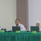 Rektor UNIKI Bireuen, Dr Zainuddin Iba, SE.,MSi pimpinan rapat persiapan pelaksanaan wisuda angkatan VI, Rabu (23/9).