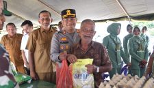 Kapolres Bireuen, AKBP Yulhendri, SH.,SIK.,S.Psi.,MIK hadiri Bazar Pasar Murah Kodim 0111/Bireuen, di Koramil Kota Juang, Selasa (22/9) pagi.