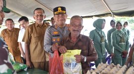 Kapolres Bireuen, AKBP Yulhendri, SH.,SIK.,S.Psi.,MIK hadiri Bazar Pasar Murah Kodim 0111/Bireuen, di Koramil Kota Juang, Selasa (22/9) pagi.