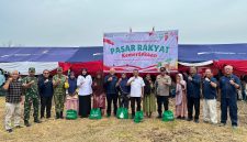 Kegiatan pasar rakyat di Aceh Tamiang yang digelar PT Agrinas Palma Nusantara, Rabu (2/9)