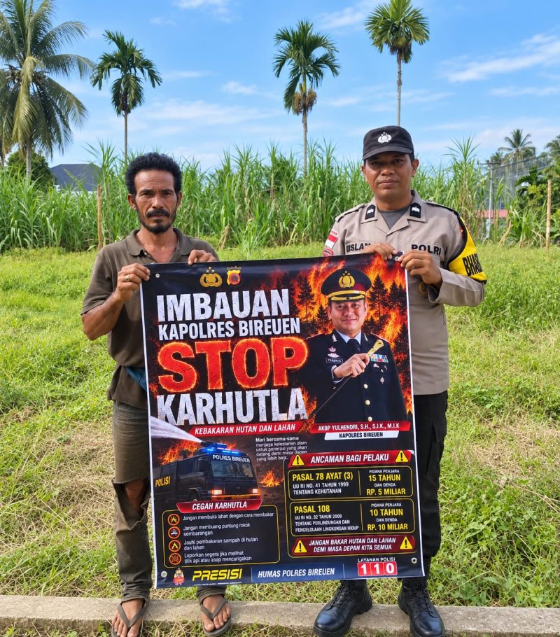 Personel Polsek Peusangan sosialisasi pencegahan terjadinya Karhutla, Minggu (13/9).