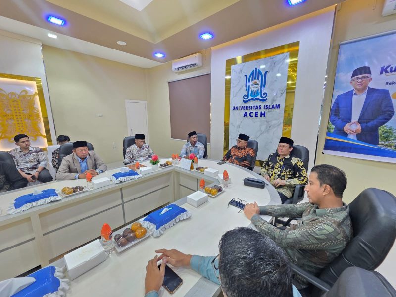 Sesditjen Pendis Kementerian Agama, Prof Dr M Arskal Salim GP MAg berkunjung ke kampus
Universitas Islam Aceh (UIA) Paya Lipah, Peusangan, Kabupaten Bireuen, Jumat (25/9).