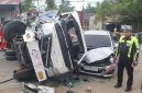 Petugas Satlantas di lokasi tabrakan beruntun empat mobil di jalan Medan-Banda Aceh, Gampong Tingkeum Mayang, Kecamatan Kutablang Bireuen, Senin (14/9) pagi.