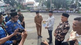 Wakil Bupati Bireuen, Ir H Razuardi, MT bersama Forkopimda serah penghargaan kepada pembina olahraga, atlit, pelatih serta wasit saat peringatan Haornas ke-43 di halaman Pendopo Bupati, Senin (14/9) pagi.