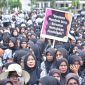 Seribuan guru di Kabupaten Bireuen menggelar aksi demo di alun-alun kota, Kamis (8/10)