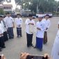 Wakil Bupati Bireuen, Ir Razuardi  MT dan Forkopimda serahkan beasiswa kepada santri hafiz Alquran dalam peringatan Hari Santri Nasional di halaman Pendopo Bupati, Kamis (22/10) pagi.