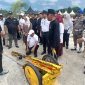 Bupati Bireuen, Ir H Mukhlis, ST meledakkan meriam bambu Festival Toet Budee Trieng Piala Bupati memeriahkan HUT ke-27 Kabupaten Bireuen, dilapangan Paya Kareung, Sabtu (10/10) siang.