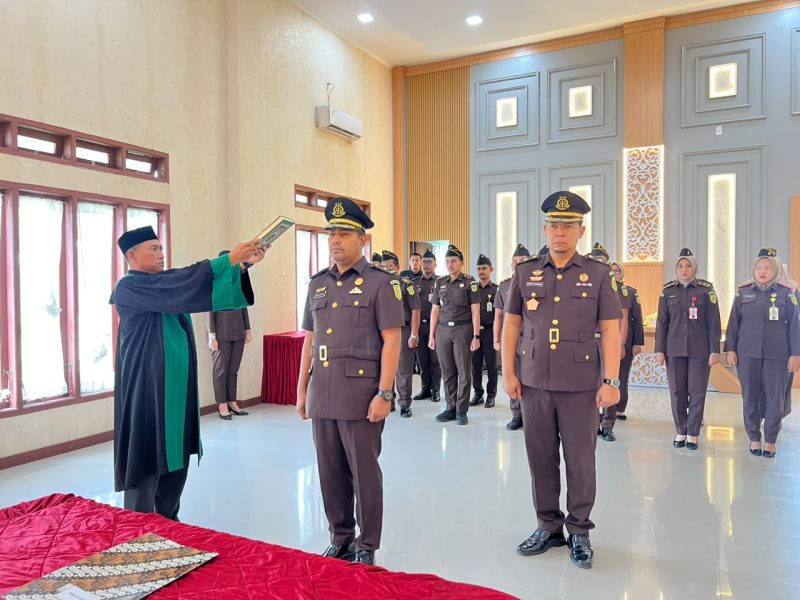 Al Muhajir SH MH dilantik menjadi Kasi Intelijen Kejari Bireuen, Kamis (29/10)