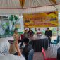 Bupati Bireuen, H Mukhlis ST bersama insan pers di Gazebo Pendopo Bupati, Sabtu (3/10)