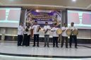 Bupati Bireuen, Ir H Mukhlis, ST dan Wakil Bupati, Ir H Razuardi, MT bersama pejabat terkait memukul rapat saat launching Integrasi Layanan Primer (ILP) di Aula Hotel Bireuen Jaya, Rabu (13/10) pagi.