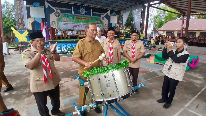 Sekda Ismunandar, MT membuka Peratrampra II Penggalang Madrasah Ibtidaiyah di Pesantren Modren Al Zahrah Gampong Beunyot, Kecamatan Juli, Senin (26/10) pagi.