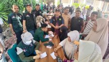 Fakultas Kedokteran Umuslim Peusangan dan IDI Cabang Kabupaten Bireuen, gelar bakti sosial pengobatan gratis spesialistik dihalaman kampus, Jumat (9/10) pagi.
