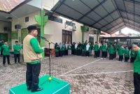 Kakankemenag Bireuen, Dr H Zulkifli, S.Ag MPd dan jajaran melepas keberangkatan peserta OMI ke tingkat Provinsi Aceh, dihalaman Kankemenag, Jumat (2/10) pagi.