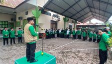 Kakankemenag Bireuen, Dr H Zulkifli, S.Ag MPd dan jajaran melepas keberangkatan peserta OMI ke tingkat Provinsi Aceh, dihalaman Kankemenag, Jumat (2/10) pagi.