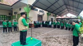 Kakankemenag Bireuen, Dr H Zulkifli, S.Ag MPd dan jajaran melepas keberangkatan peserta OMI ke tingkat Provinsi Aceh, dihalaman Kankemenag, Jumat (2/10) pagi.