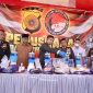 Wakil Bupati Bireuen, Ir H Razuardi, MT bersama Kapolres AKBP Yulhendri, SH.,SIK.,S.Psi., MIK dan Forkopimda melakukan pemusnahan barang bukti sabu, di halaman Mapolres, Senin (5/10) siang.