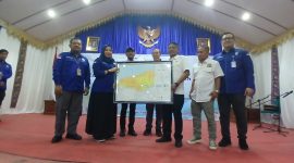 Kepala BMKG RI, Prof Ir Teuku Faisal Fathani, PhD, Staf Ahli Anggota DPR-RI, Ferizal Hasan, dan Wakil Bupati Bireuen, Ir H Razuardi, MT, pejabat BMKG melakukan rangkaian kegiatan pembukaan Sekolah Lapang BMKG, di Aula Setdakab Lama, Rabu (7/10) pagi.
