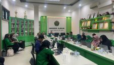 Tim dari Lembaga Akreditasi Mandiri Informatika dan Komputer (LAM INFOKOM) melakukan Asesmen lapangan akreditasi prodi Informatika Medis Fakultas Ilmu Komputer (Fikom) Universitas Almuslim, Peusangan, Kabupaten Bireuen secara dalam jaringan (daring), Kamis (8/10)