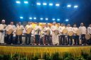 Bupati Bireuen, Ir H Mukhlis, ST dan Wakil Bupati Ir H Razuardi, ustad penceramah dan pejabat terkait melakukan closing kegiatan HUT ke-27 Kabupaten Bireuen dirangkai Tablik Akbar dihalaman Masjid Agung Sultan Jeumpa, Senin (12/10) malam.
