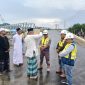 Pelaksana pembangunan jembatan baru atau duplikasi Teupin Mane menggelar Jumat berkah dengan prosesi peusijuk oleh Tgk Marbawi dan Tgk Junaidi, Jumat (2/10) siang.
