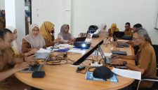 Desk Pemeriksaan Data Satuan Kerja Perangkat Kabupaten (SKPK) berlangsung mulai dari hari Senin s.d Kamis (26-29/10) di Aula Diskominsa Kabupaten Bireuen.
