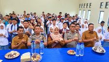 Sat Bimas Polres Bireuen gelar edukasi bagi pelajar tentang bahaya judi online dan penipuan digital, di Kantor Cabdin setempat, Selasa (27/10).