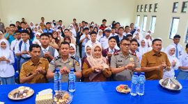 Sat Bimas Polres Bireuen gelar edukasi bagi pelajar tentang bahaya judi online dan penipuan digital, di Kantor Cabdin setempat, Selasa (27/10).
