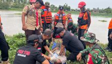 Polres Bireuen menggelar latihan bersama dalam proses penanggulangan bencana banjir, Kamis (15/10).