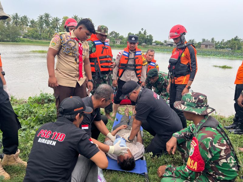 Polres Bireuen menggelar latihan bersama dalam proses penanggulangan bencana banjir, Kamis (15/10).