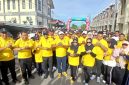 Bupati Bireuen, Ir H Mukhlis, ST bersama Wakil Bupati, Ir H Razuardi, MT dan istri serta Forkopimda dan ribuan masyarakat sedang melalui rute jalan santai HUT ke-27 Kabupaten Bireuen, Minggu (11/10) pagi.