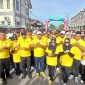 Bupati Bireuen, Ir H Mukhlis, ST bersama Wakil Bupati, Ir H Razuardi, MT dan istri serta Forkopimda dan ribuan masyarakat sedang melalui rute jalan santai HUT ke-27 Kabupaten Bireuen, Minggu (11/10) pagi.