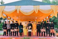 Wakil Bupati Bireuen, Ir H Razuardi MT memukul Rapa'i menandai bergulirnya rangkaian peringatan HUT ke 27 Kabupaten Bireuen.